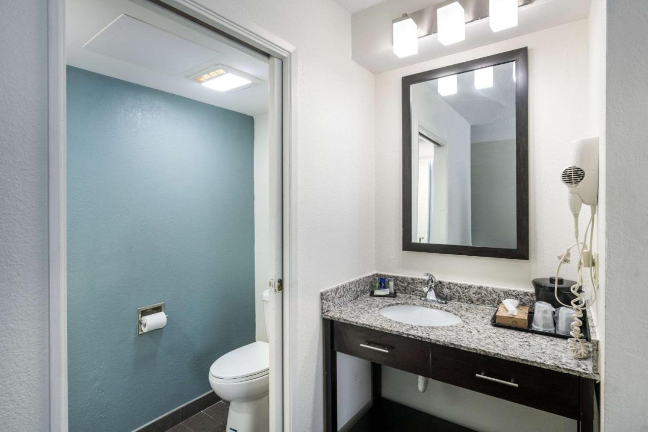 Sleep & - Portsmouth Hotel Chesapeake